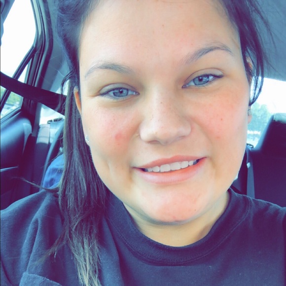 Meet your Posher, Halie - Picture 1 of 1